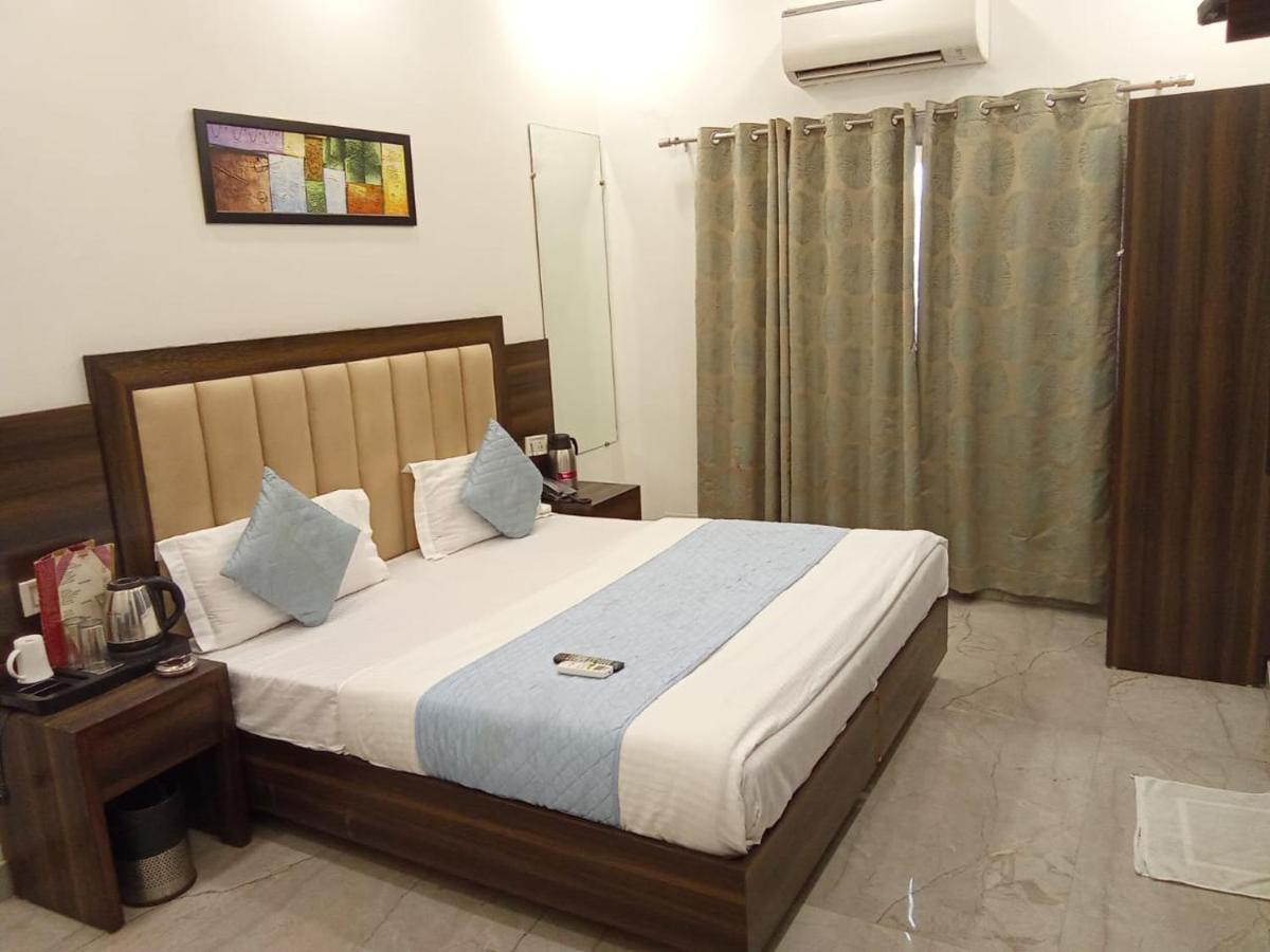 Hotel Emporio Dx - New Delhi Railway Station - Paharganj Экстерьер фото
